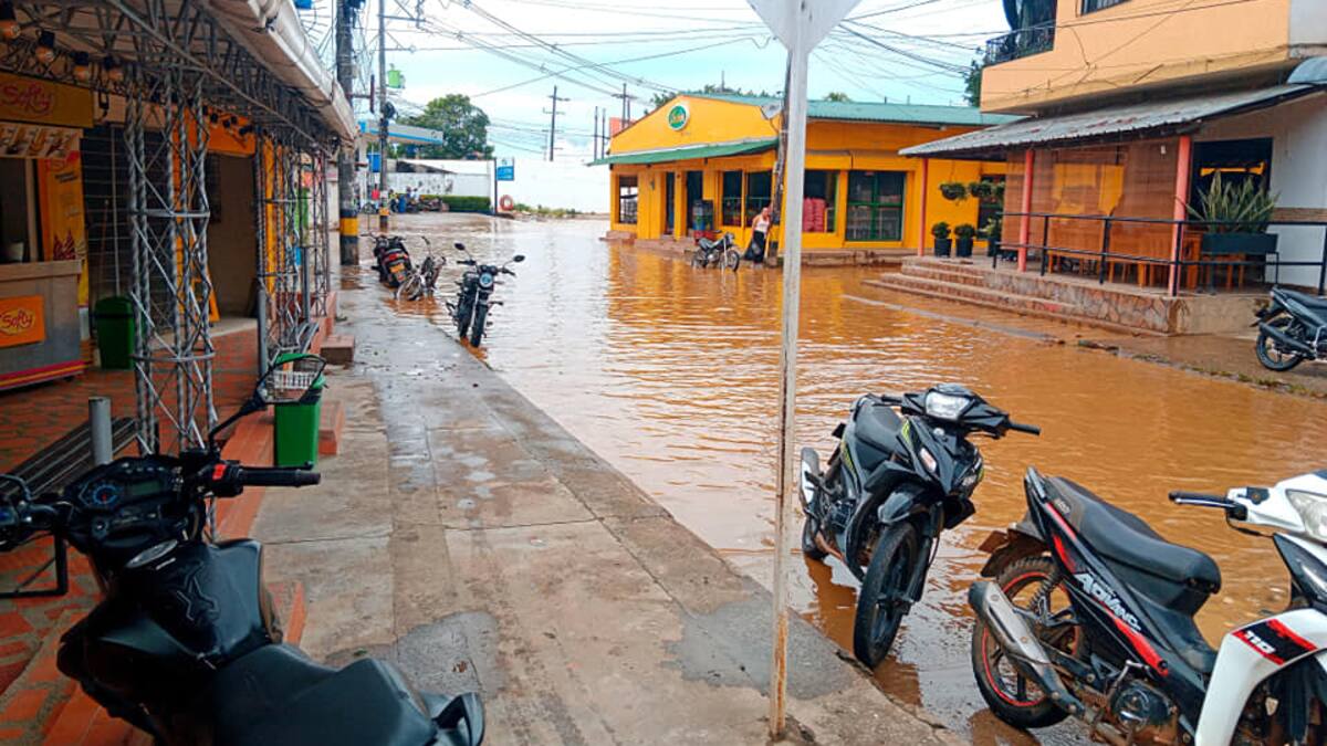 Debido a las fuertes lluvias varias zonas reportan inundaciones en El Bagre, Antioquia