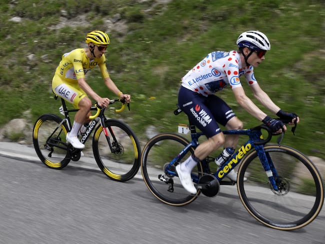 Tadej Pogacar y Jonas Vingegaard, primero y segundo del Tour de Francia, respectivamente. EFE/SEBASTIEN NOGIER