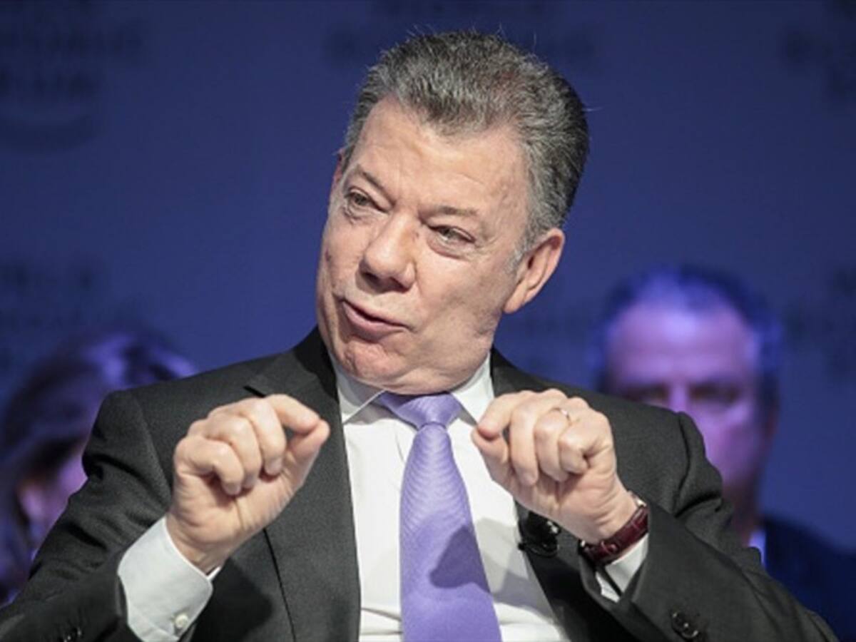 Gobierno de Colombia rechaza acusación de Maduro contra Santos