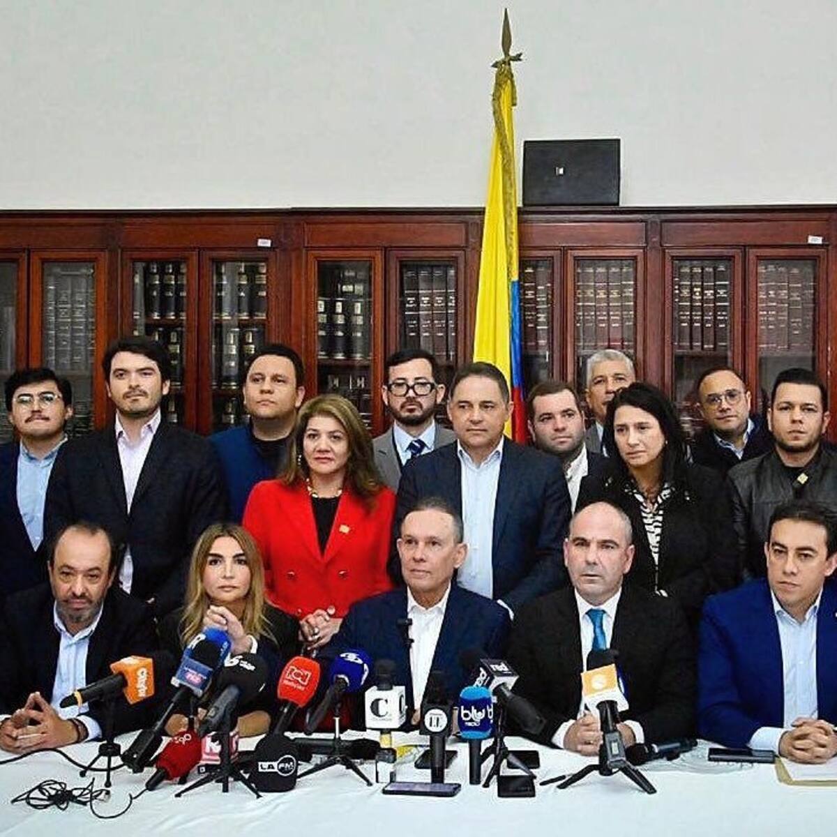 Nueve partidos anuncian que desconocen a Petro como garante de elecciones y acudirán ante procurador