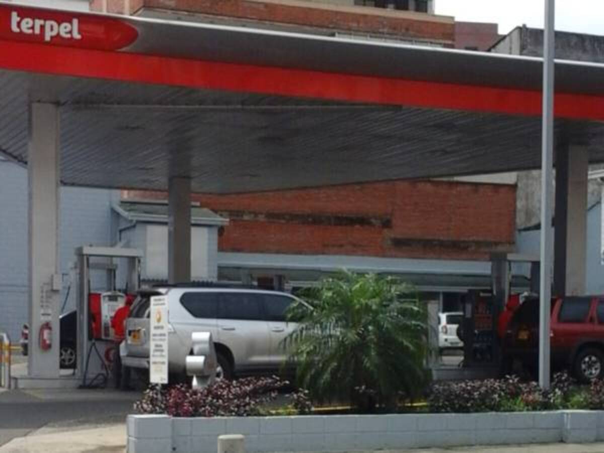 Distribuidores de combustible en desacuerdo con el pico y placa a cuatro dígitos