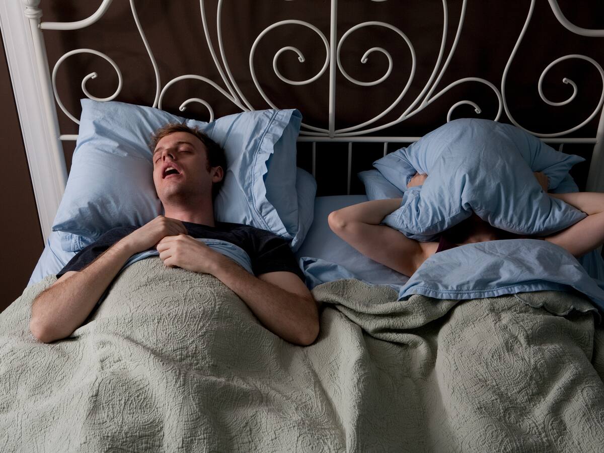 ¿Quiere dejar de roncar? Conozca el truco definitivo de la pelota de tenis