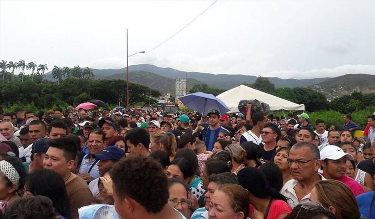 Ingreso de venezolanos por el puente internacional Simón Bolivar