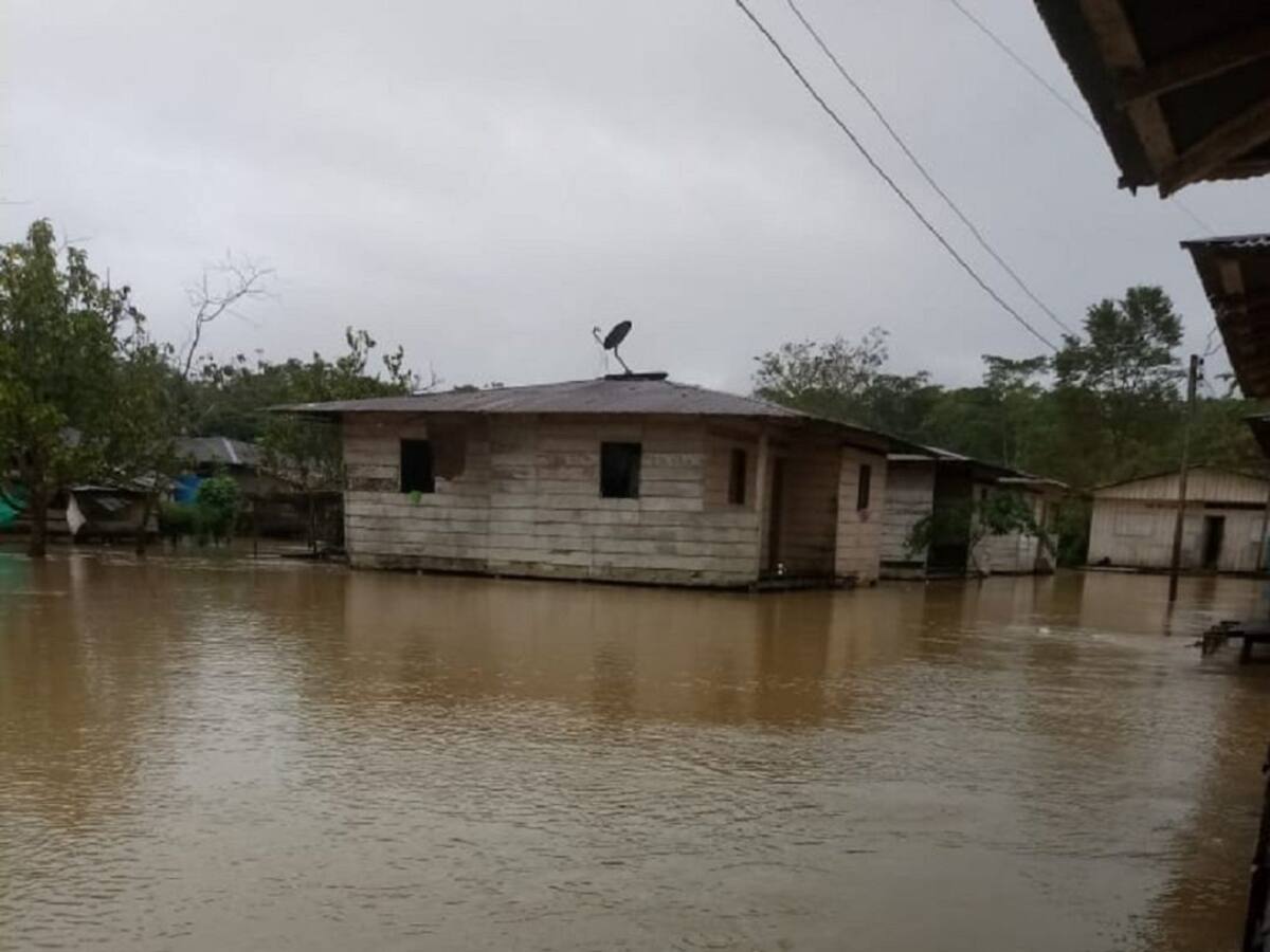 Murindó está bajo el agua por el desbordamiento del río Atrato