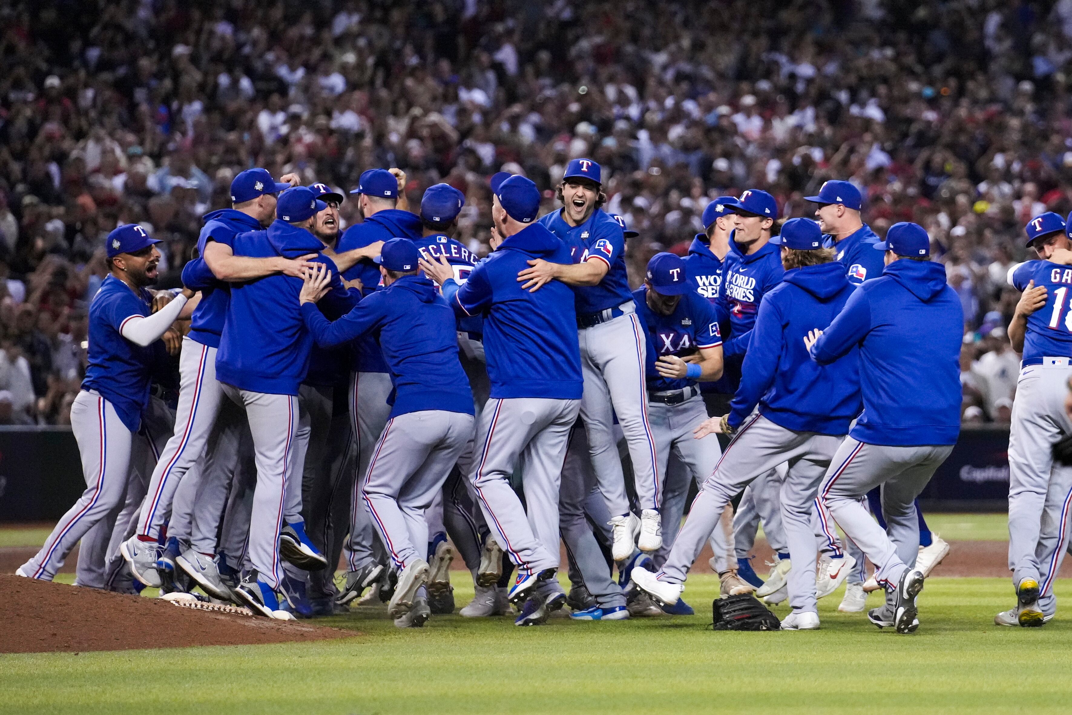 Los jugadores de los Rangers de Texas celebran el título de la Serie Mundial. EFE/EPA/ALLISON DINNER