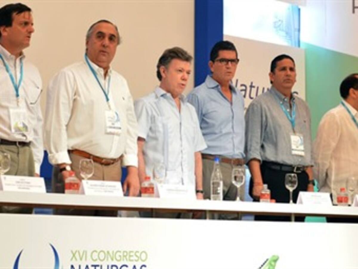Santos anuncia decreto para exonerar a empresas de pago de gas