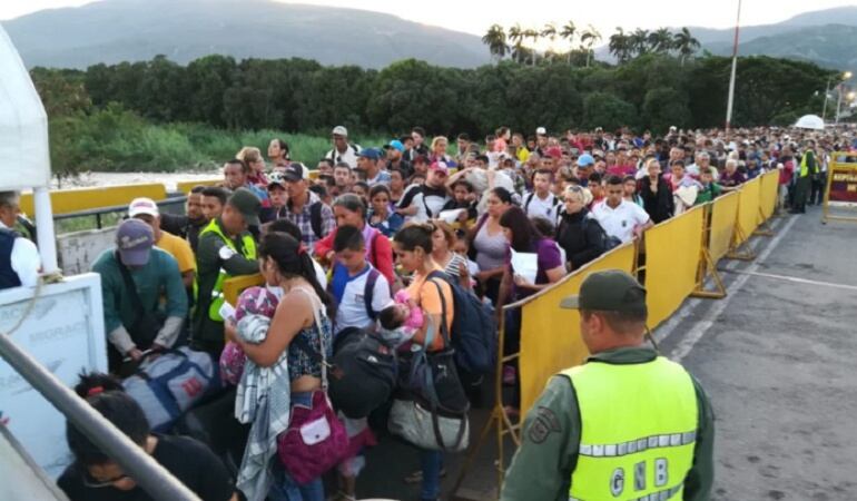 Pasos fronterizos “vía de escape” para los vecinos