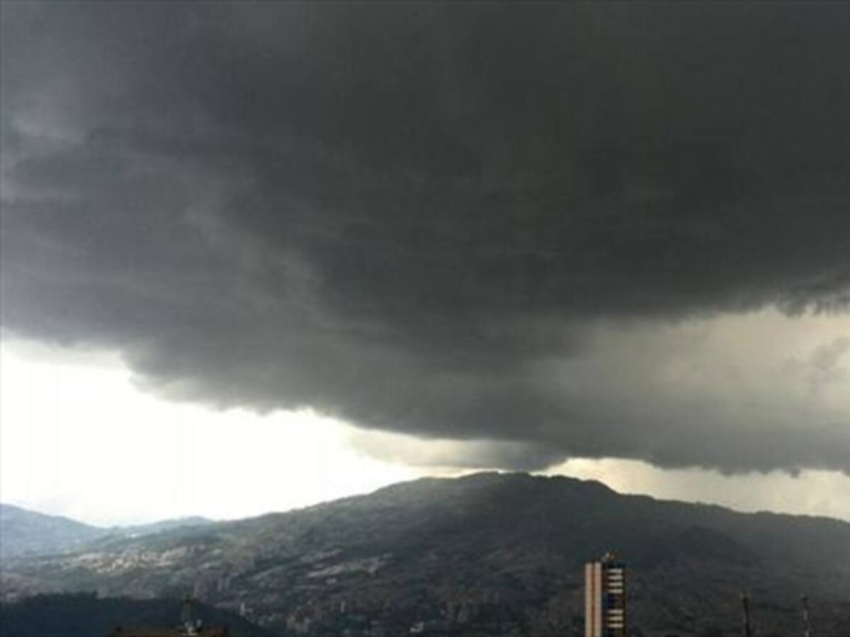 Medellín reporta tres veces al año fenómeno de lluvia ácida