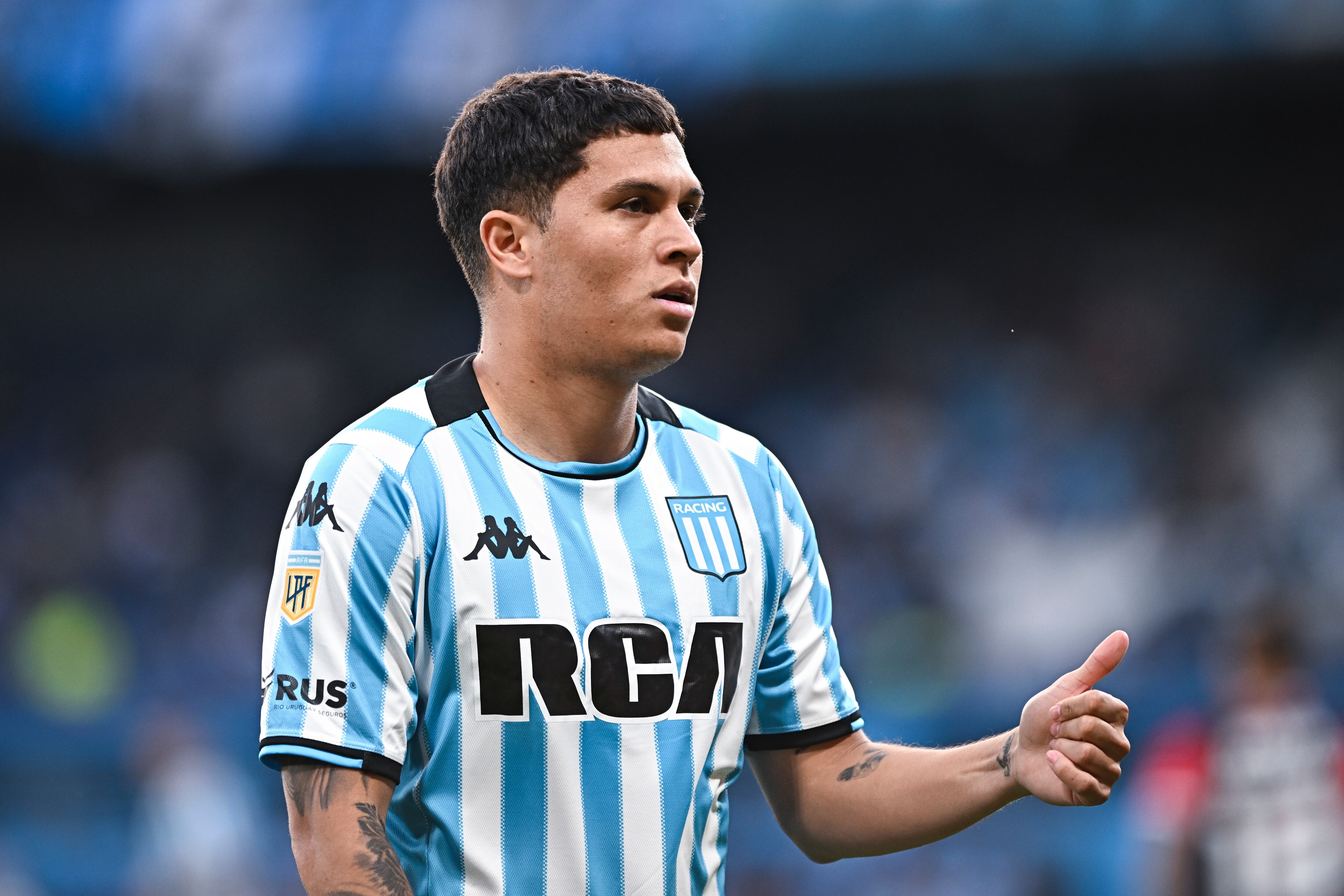 Juan Fernando Quintero anotó un golazo para Racing. (Photo by Rodrigo Valle/Getty Images)