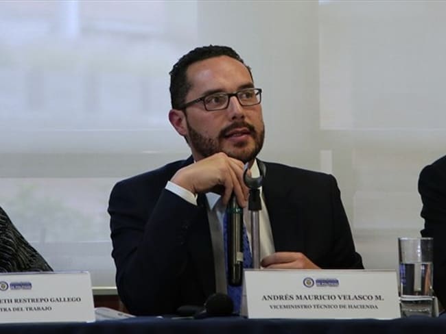 No conozco la razón de la salida de Marcela Huertas: Andrés Velasco