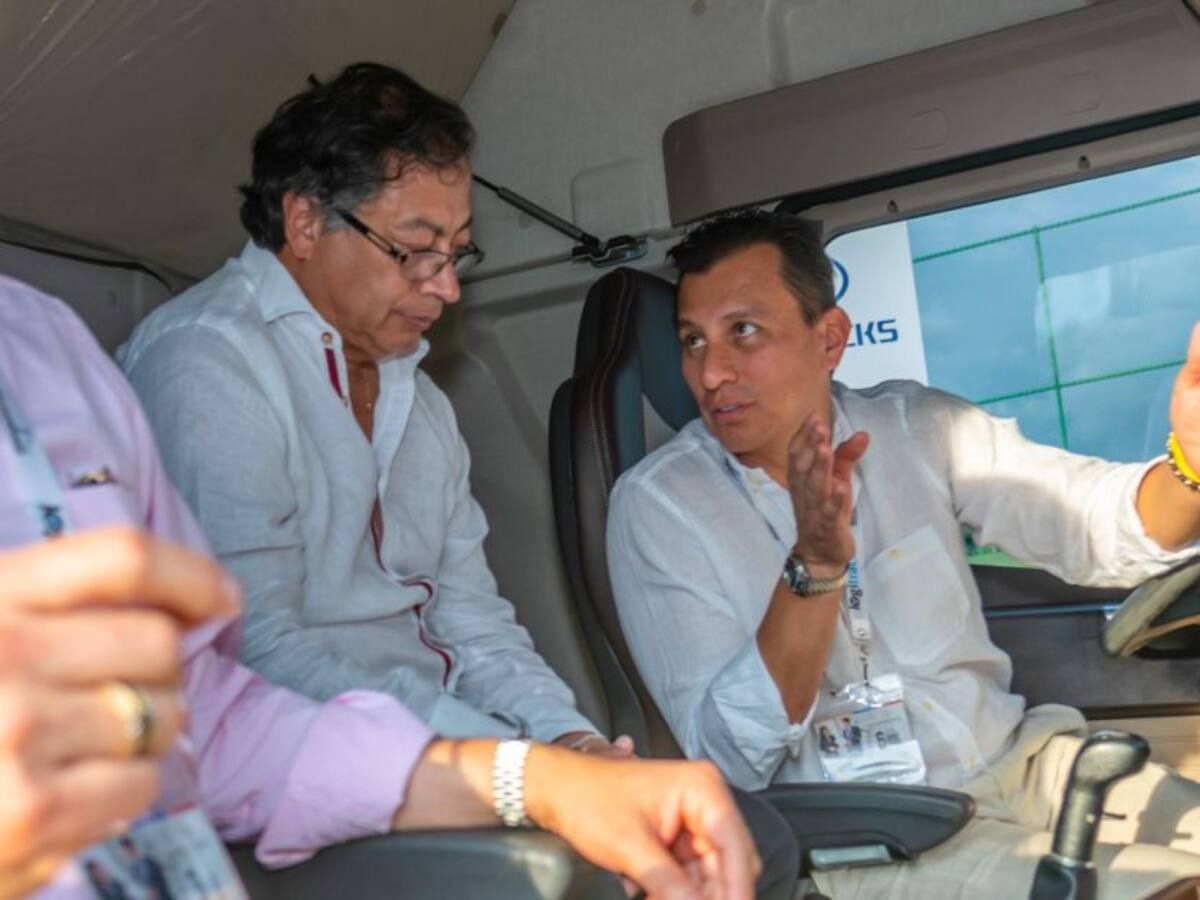 ¿Qué dijo el Presidente Gustavo Petro sobre concesiones viales y peajes?