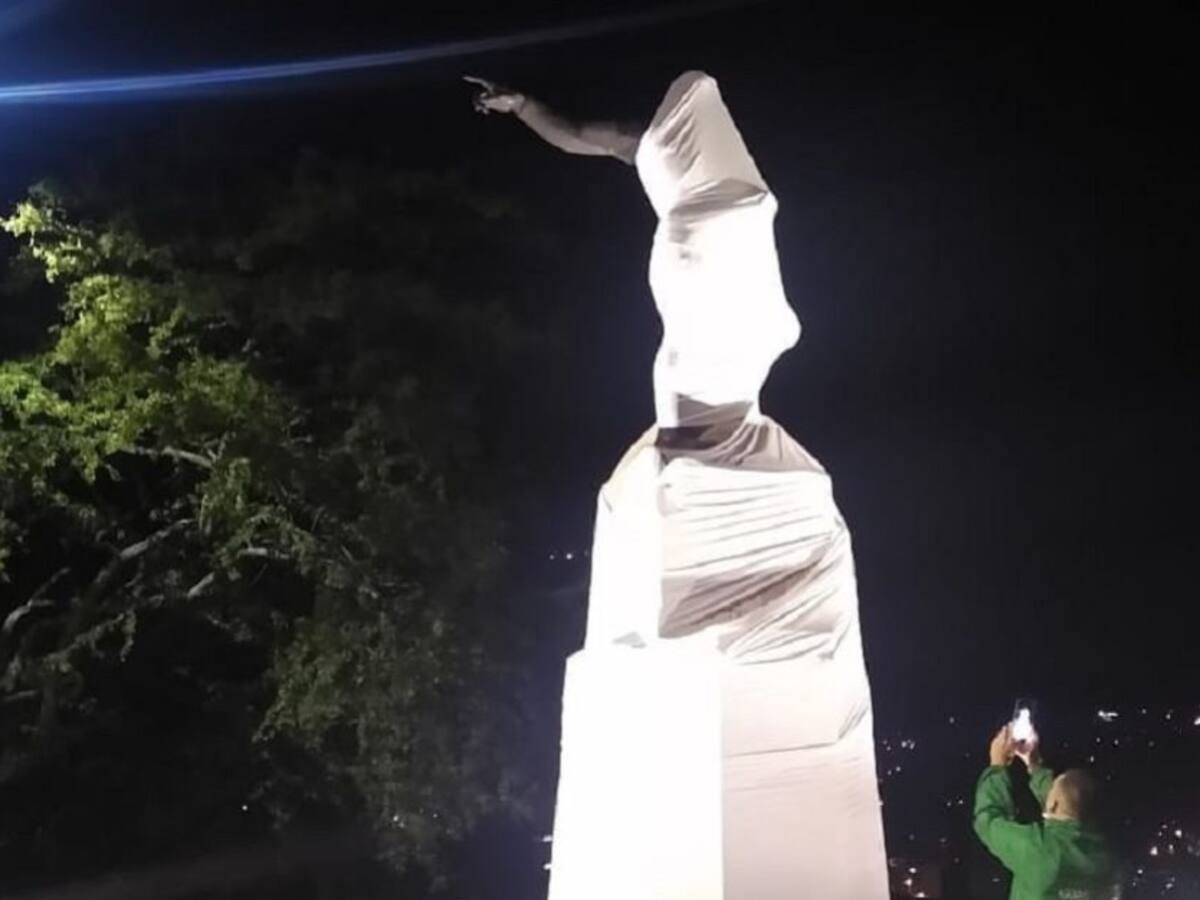 Sebastián de Belalcazar, amaneció cubierto con telas blancas