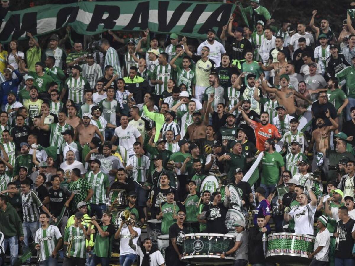 Un hincha en silla de rueda llegó a Argentina para alentar a Nacional