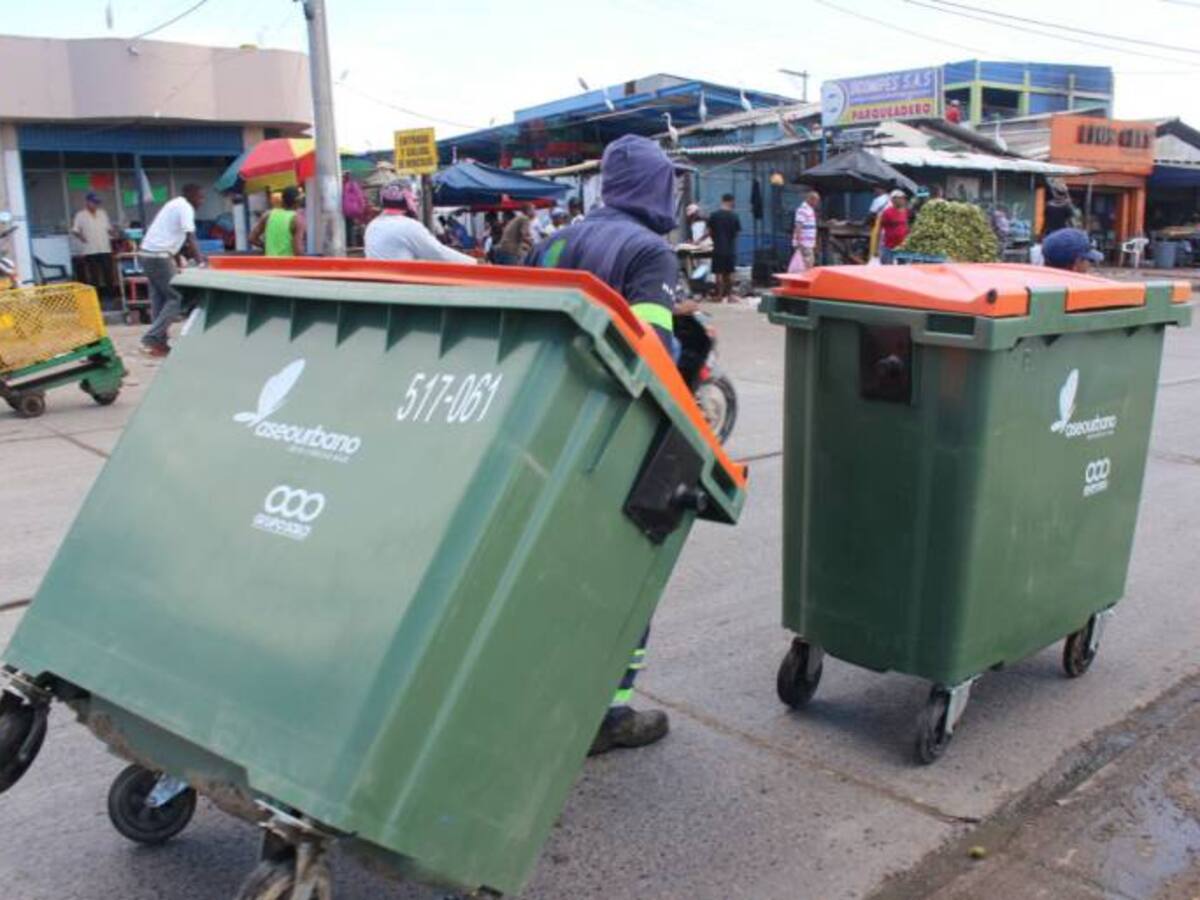 Instalan nuevos ecotainers en el Mercado de Cartagena para recolección de residuos
