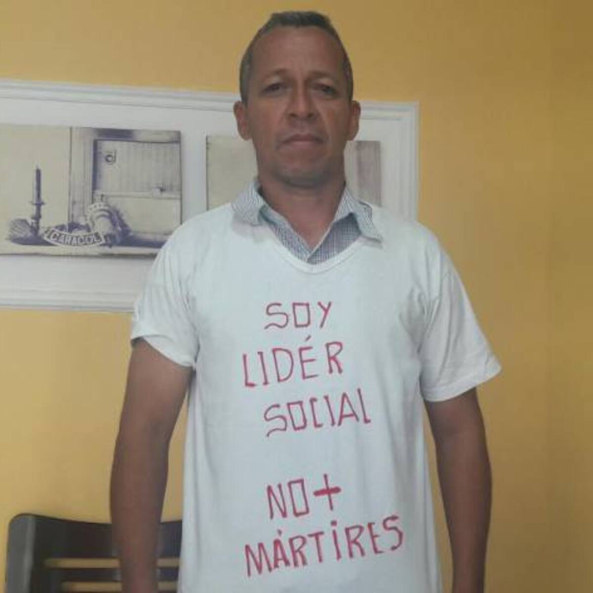 Líder social amenazado recorre el país a pie en señal de protesta