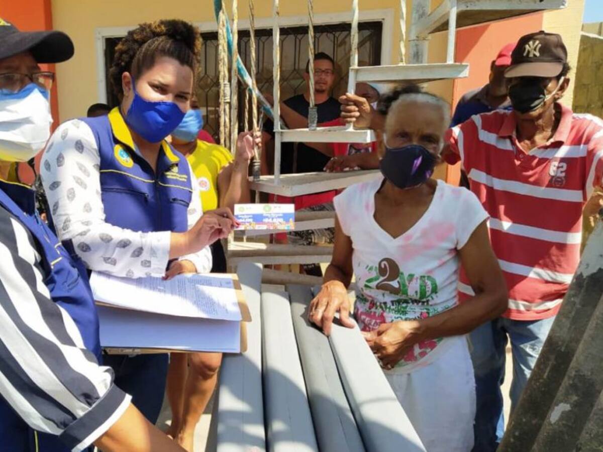 Continúa entrega de ayudas a familias afectadas por lluvias en Cartagena