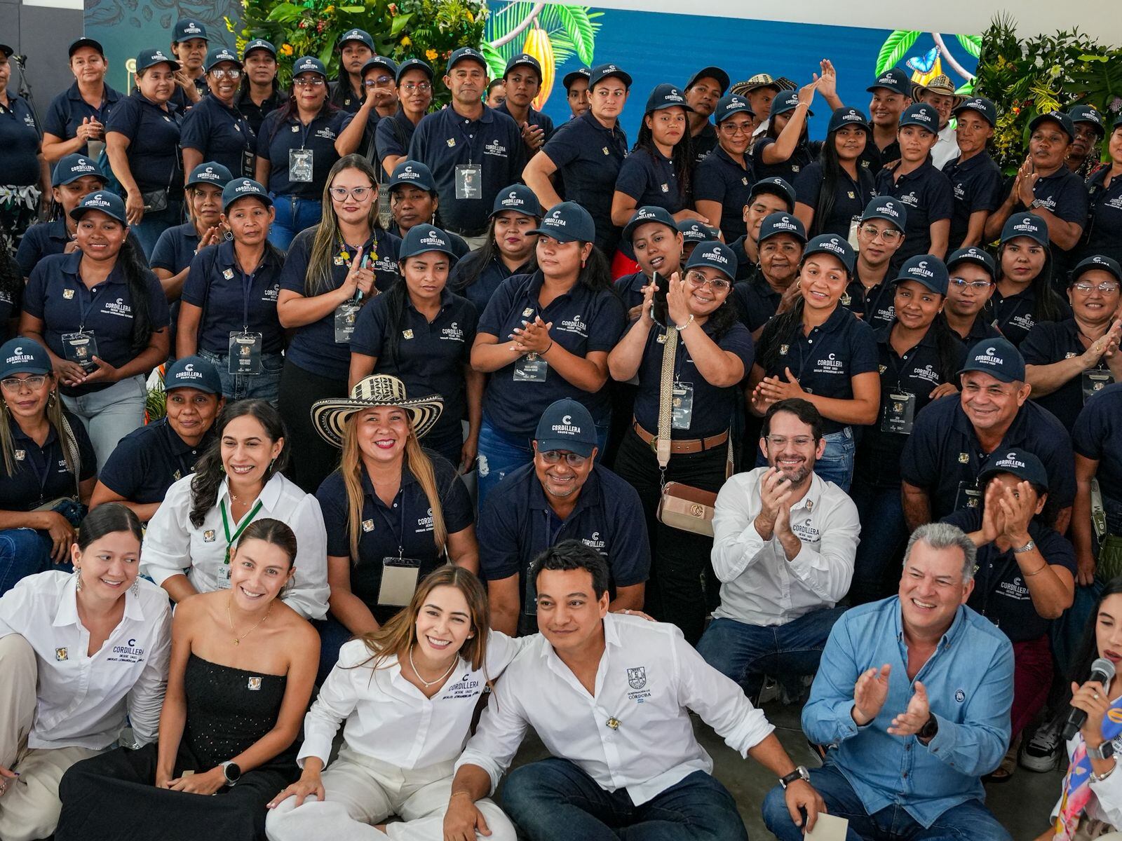 120 mujeres cacaocultoras de Córdoba son beneficiadas por el programa "Atenea, Mujeres que Trascienden".