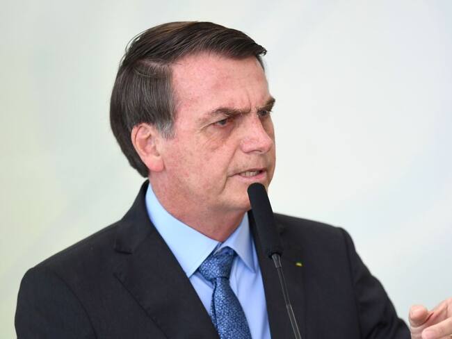 Bolsonaro autoriza que Fuerzas Armadas combatan incendio amazónico