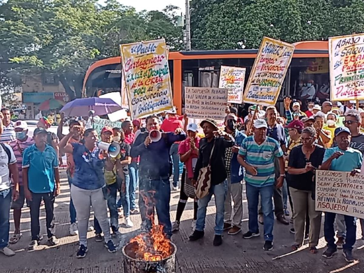 Manifestantes pidieron a la CREG revocar alza en tarifas de energía