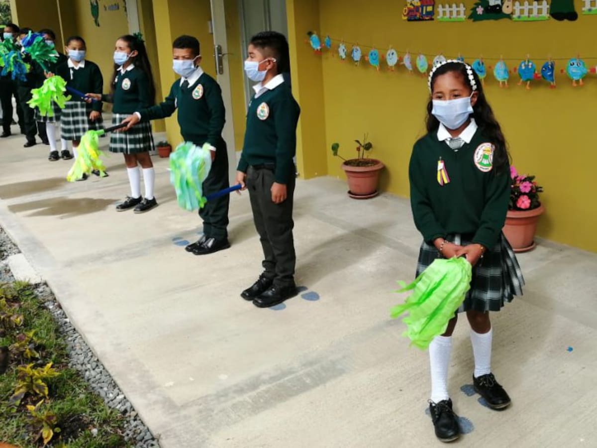 Antioquia celebra regreso a clases presenciales e insiste en la vacunación