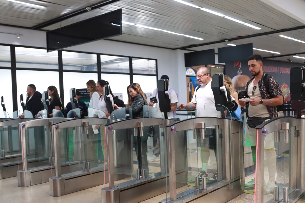 Puntos migratorios en el Aeropuerto Internacional José María Córdova de Rionegro. Cortesía: Migración Colombia