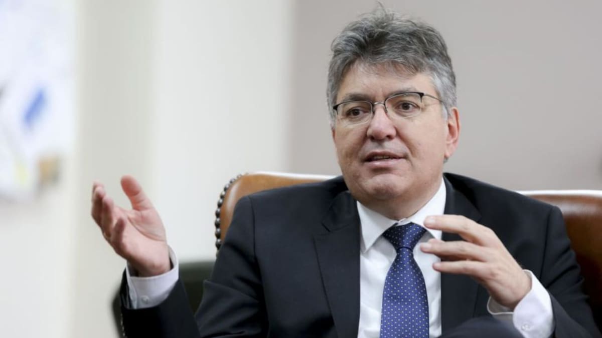 Exministro Minas: decrecimiento económico no soluciona la crisis ambiental