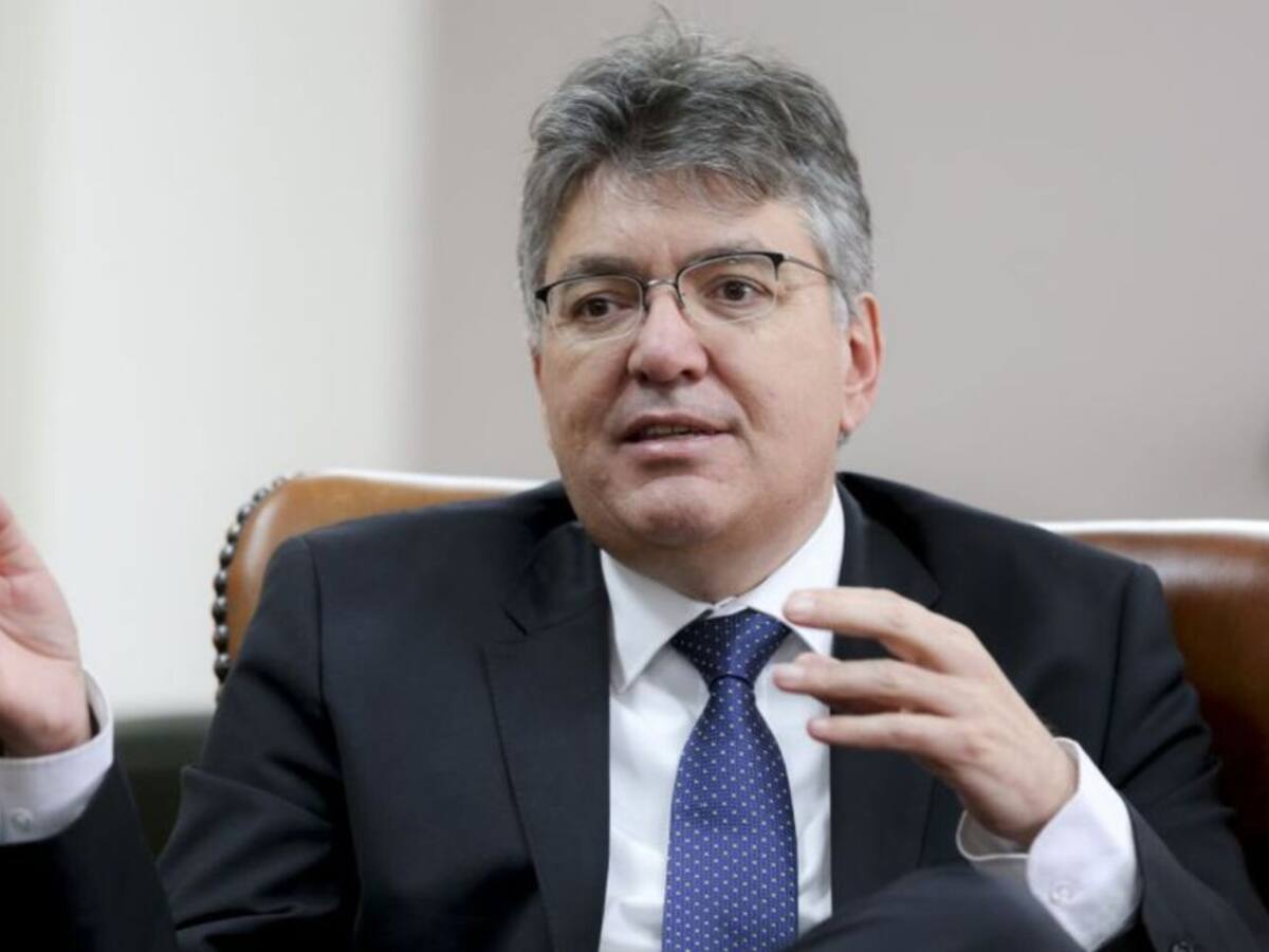 Exministro Minas: decrecimiento económico no soluciona la crisis ambiental