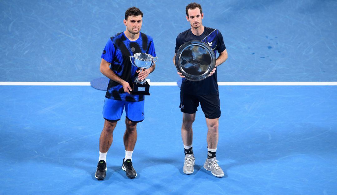 Karatsev y Murray al final del juego por el título.