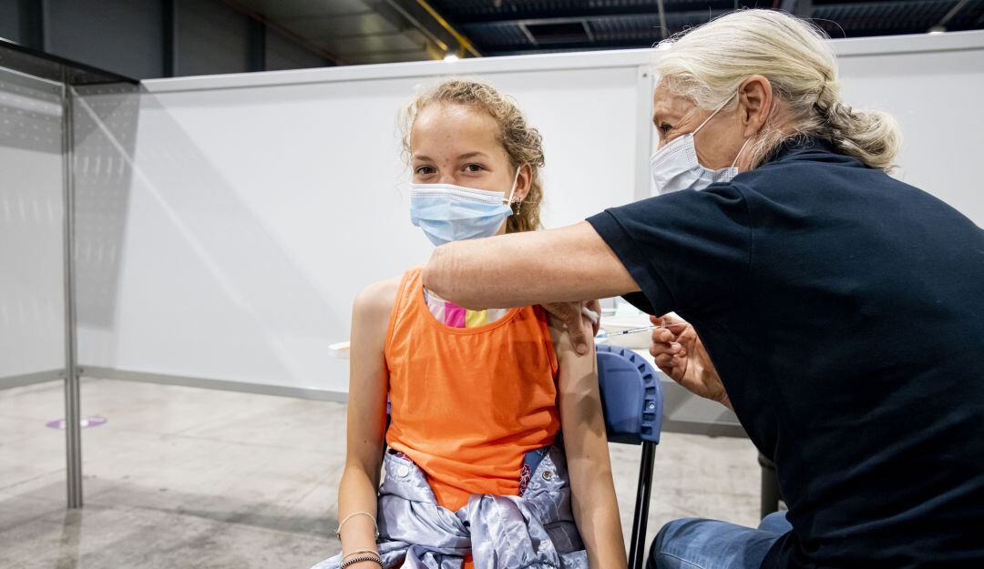 Vacunación contra el coronavirus en menores de edad en Países Bajos.