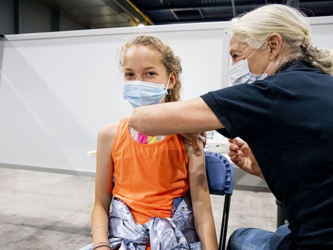 Vacunación contra el coronavirus en menores de edad en Países Bajos.