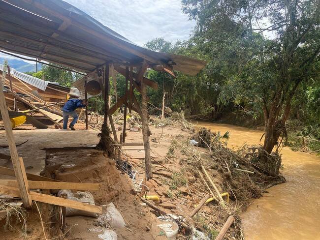 Las fuertes lluvias han ocasionado derrumbes, crecientes súbitas y desbordamiento de ríos en Antioquia. Foto: Dagran.