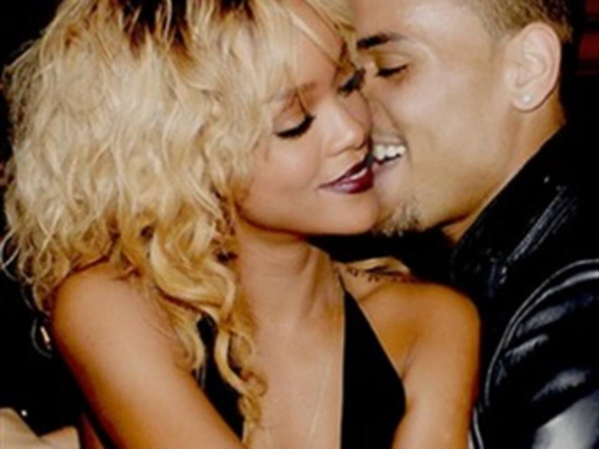 Chris Brown flirtea con varias mujeres lejos de Rihanna
