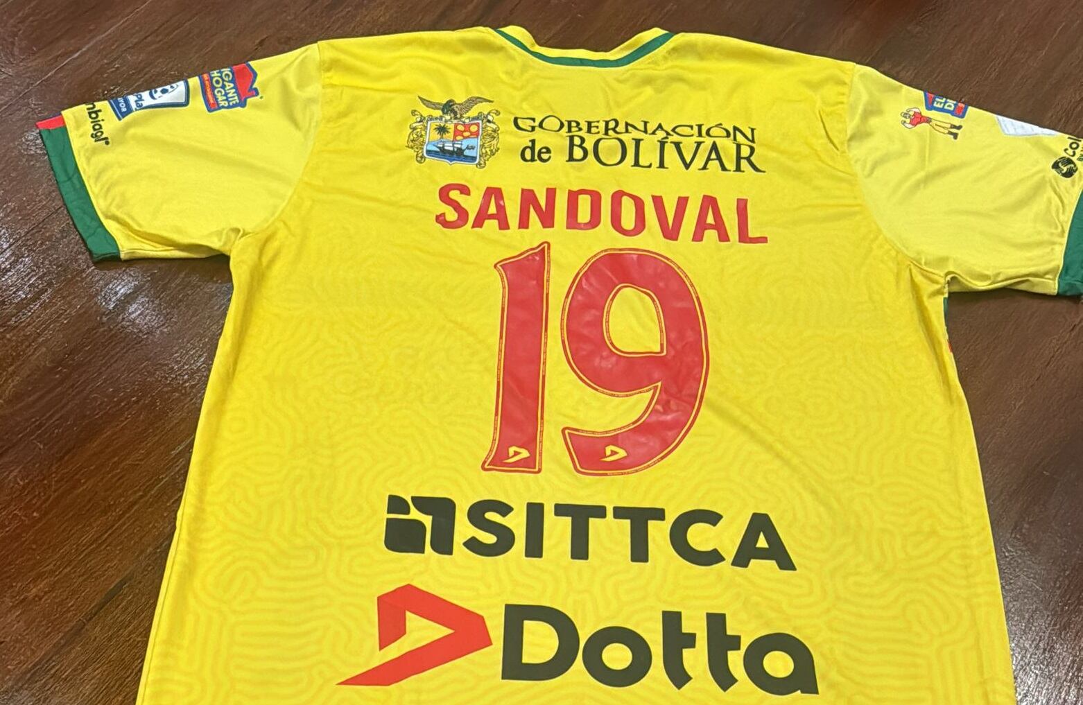 Camiseta de Luis Sandoval del Real Cartagena / Foto: @dumek_turbay