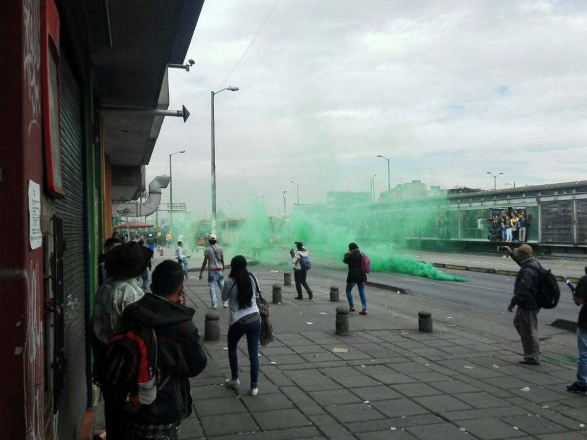 Hasta el lugar llegaron las autoridades para intentar disuadir la manifestación que mantuvo bloqueada la operación en la Avenida de Las Américas.