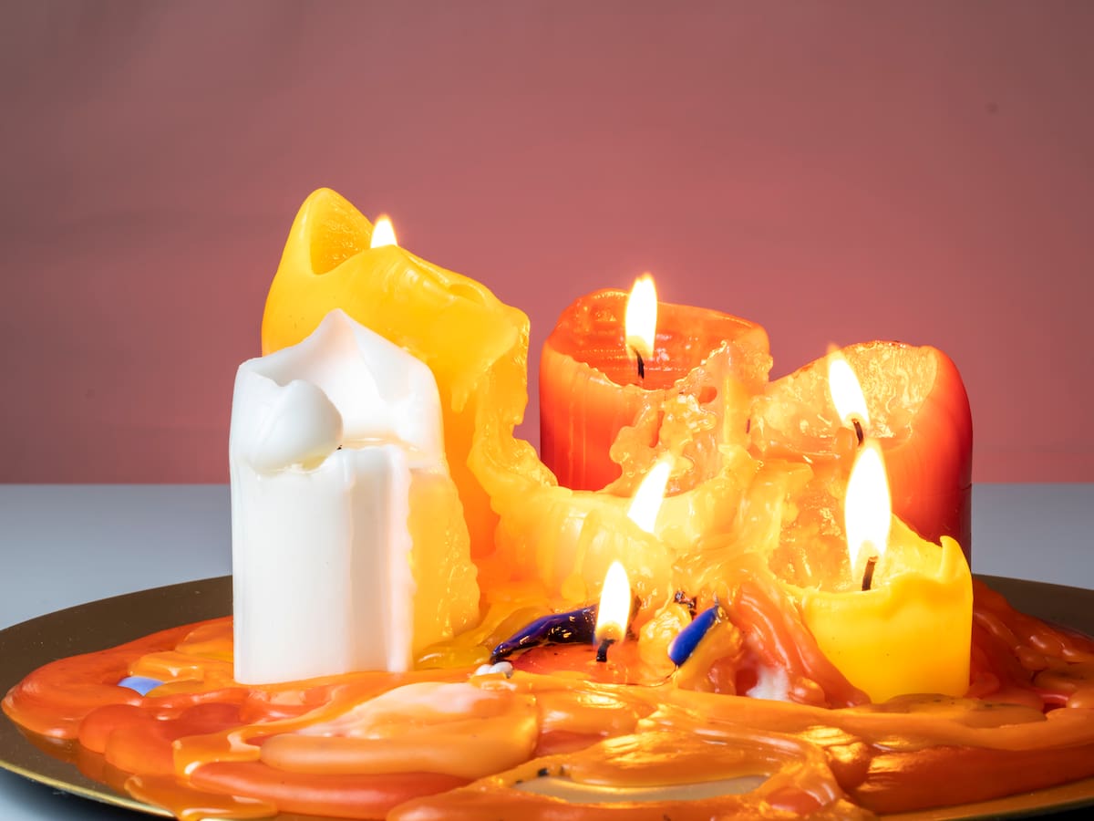 ¿Cómo limpiar la cera derramada de las velas? Trucos rápidos y efectivos
