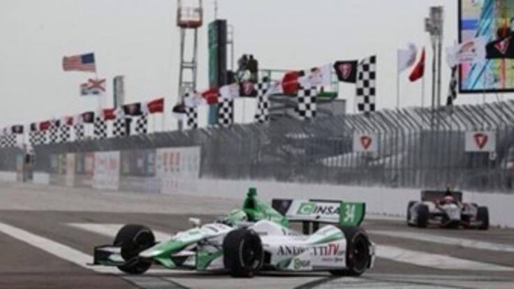 Carlos Muñoz, tercero y Juan Pablo Montoya, cuarto en Long Beach