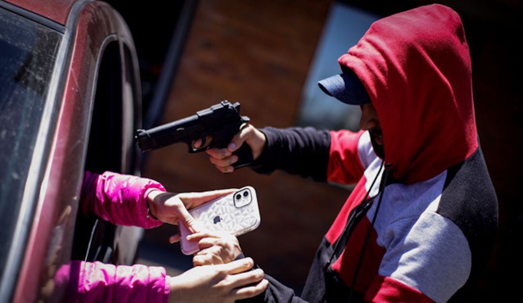 Así delinque la mafia de celulares robados en Bogotá 