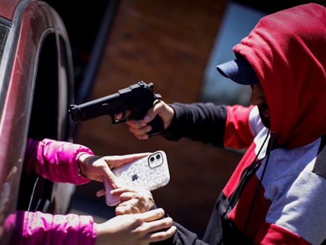 Así delinque la mafia de celulares robados en Bogotá 