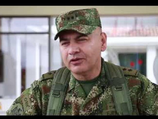 General Rojas asegura que denuncias por acoso sexual y vínculos con grupos son “montaje”