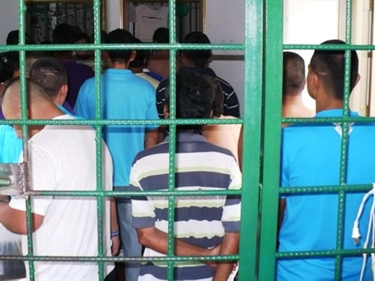 Denuncian hacinamiento de presos en estaciones de Policía de Medellín