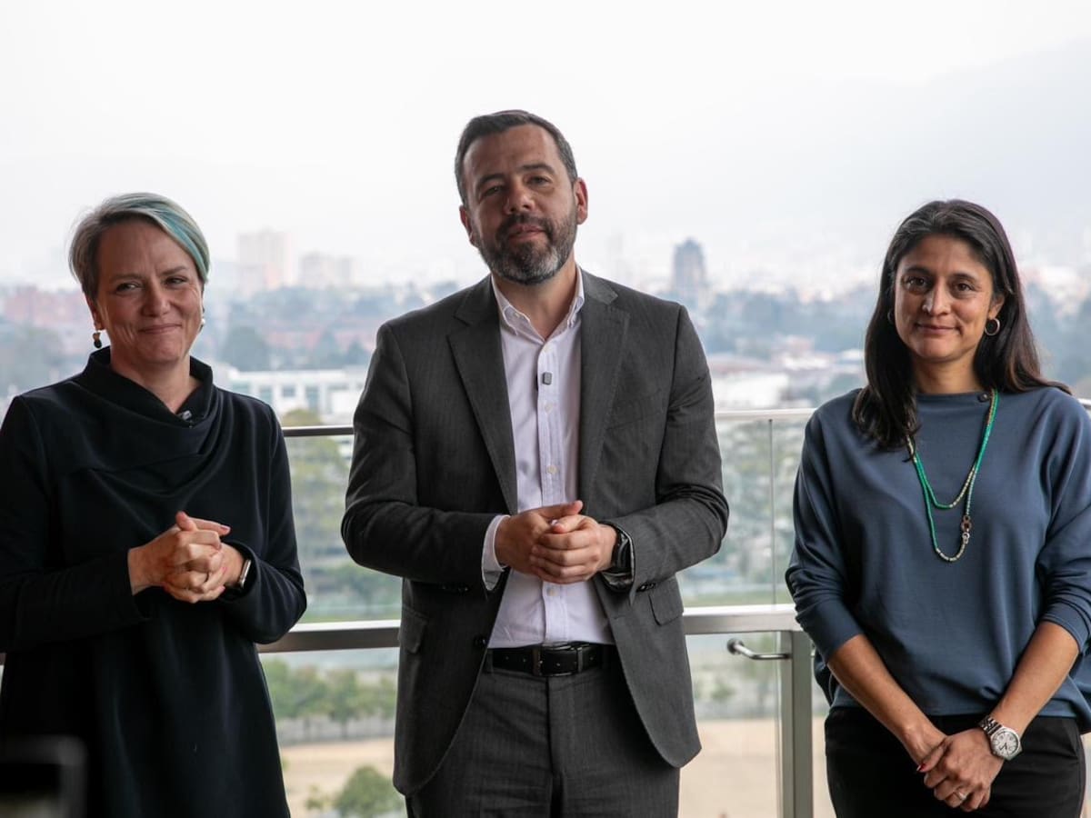 Alcalde Galán anuncia cambio en la Secretaría de Educación: sale Isabel Segovia