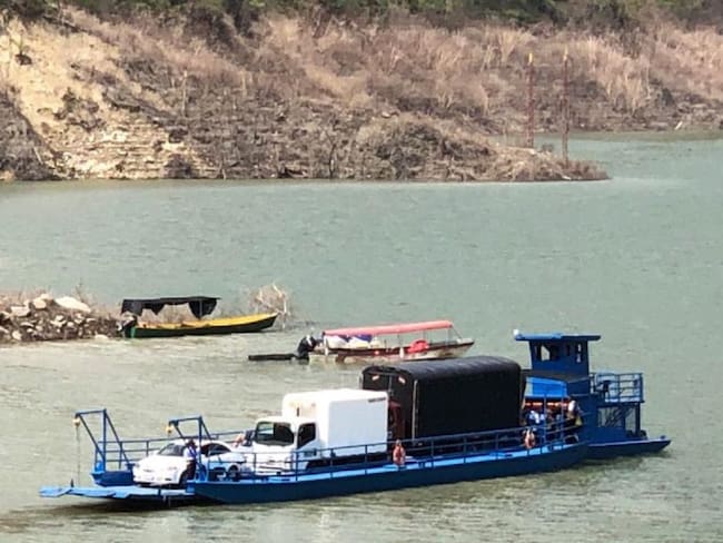 Se reactivó el transporte fluvial por el embalse de Hidroituango