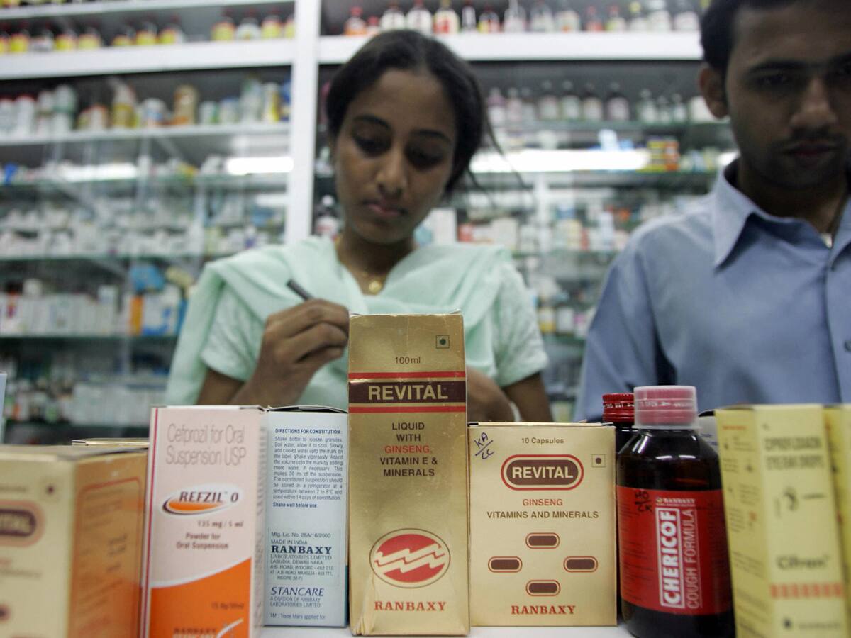 India cancela licencia a farmacéutica que produjo jarabe relacionado a 70 muertes