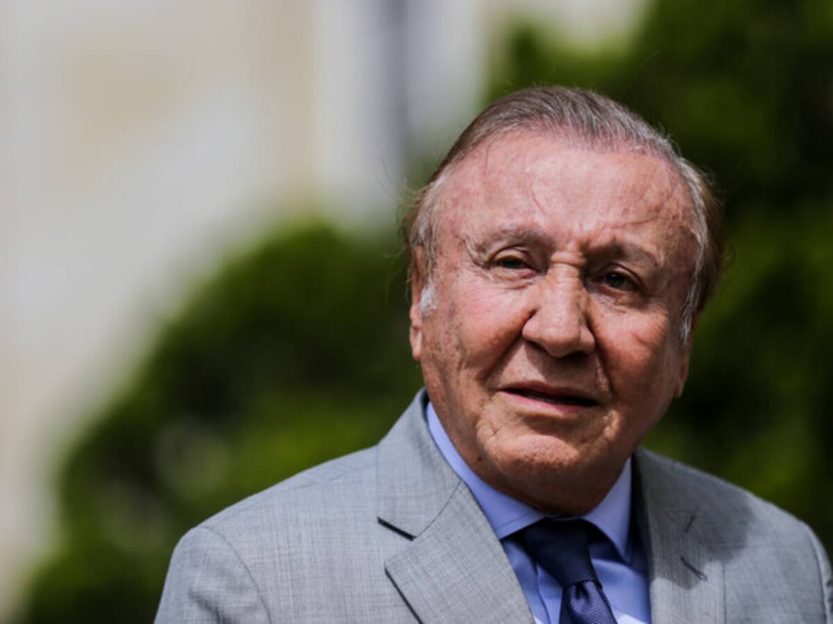 Rodolfo Hernández continúa en UCI; su familia publica confusos mensajes en sus redes