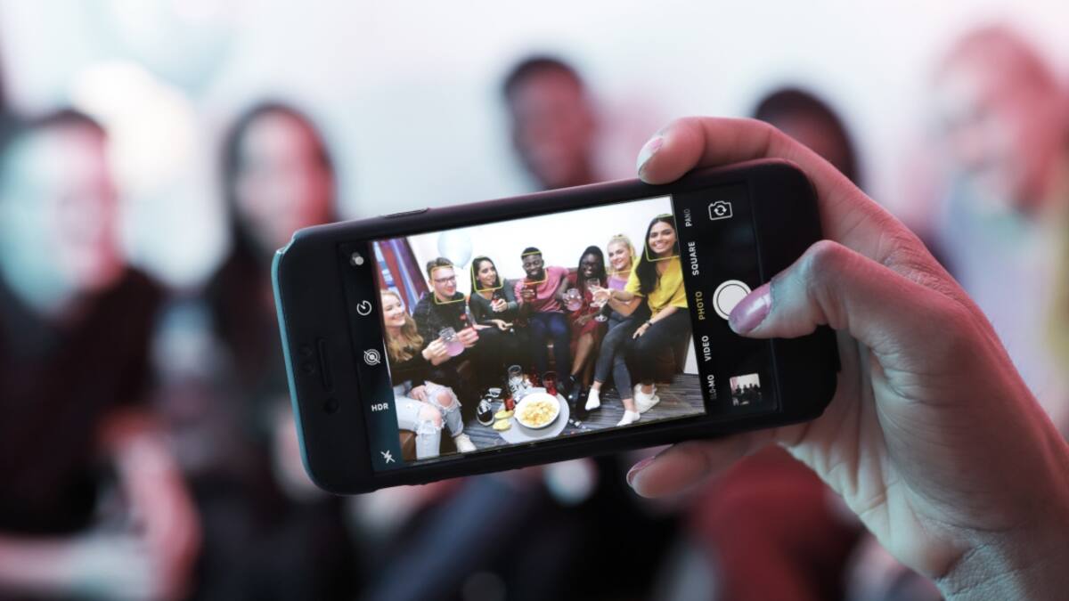 Tomar fotos, la función que más realizan los colombianos con su celular