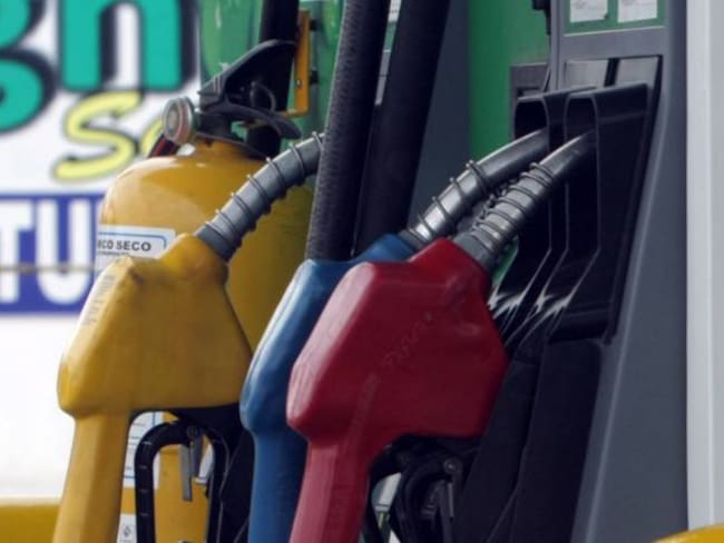 Gobierno despide 2017 con ajuste en precios de combustibles