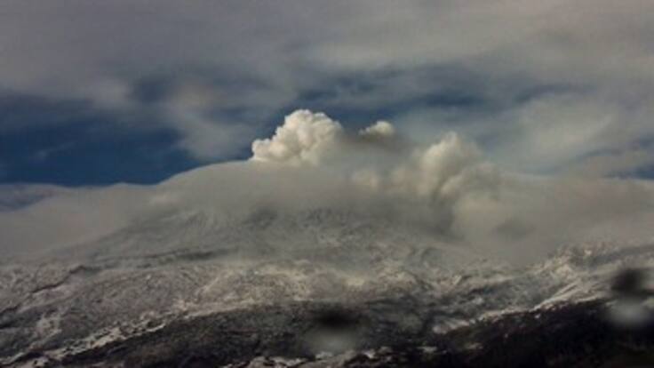 Más de la mitad de los habitantes del área de influencia del Nevado del Ruiz no evacuaron:Santos