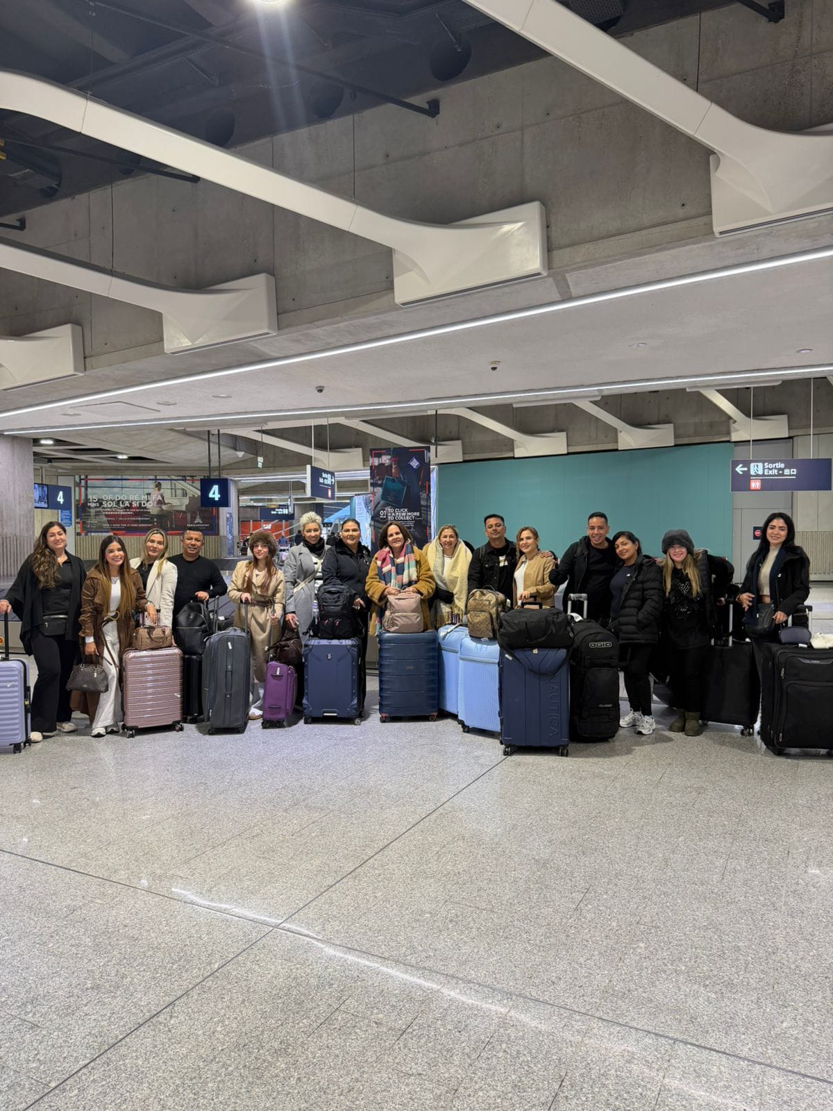 Empresarios textiles rumbo a Europa / Foto Alcaldía