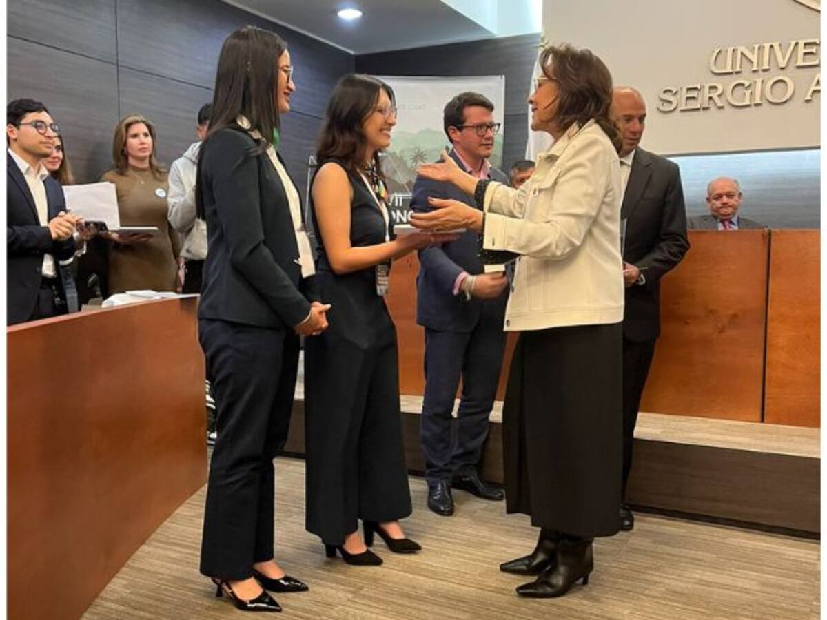 Universidad de Antioquia es ganadora del Concurso Universitario de DDHH de la Defensoria