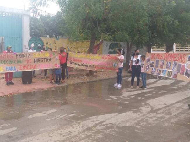 Protesta en la escuela Teresa Watts de la ciudadela de Juan Atalaya